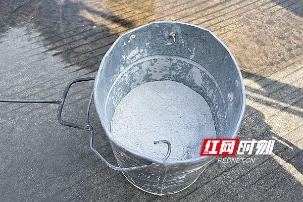 "湖南三泓建材董事长张建山告诉记者,矿渣粉是粒化高炉矿渣粉